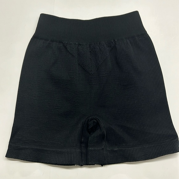 Free People Movement Happiness Runs Prajna Shorts XS/S Black NWOT - Picture 3 of 4